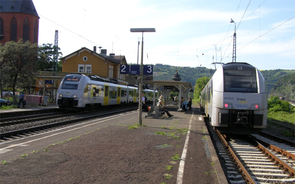 Nieuwe treinstellen van de Mittelrheinbahn op station Ober Wesel