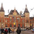 Het Centraal Station in Amsterdam bestond in 2014 125 jaar. Hieronder vindt u een filmpje dat gemaakt is in 1949 naar aanleiding van het toen 60 jarig bestaan.  